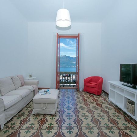 Residenza Oleandro Lake View Luino Center - Happy Rentals エクステリア 写真