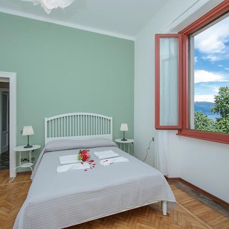 Residenza Oleandro Lake View Luino Center - Happy Rentals エクステリア 写真