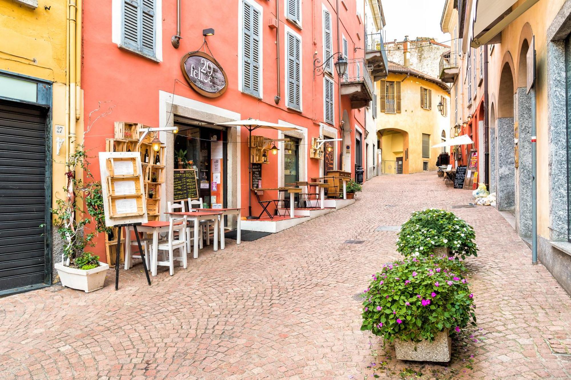 Residenza Oleandro Lake View Luino Center - Happy Rentals エクステリア 写真