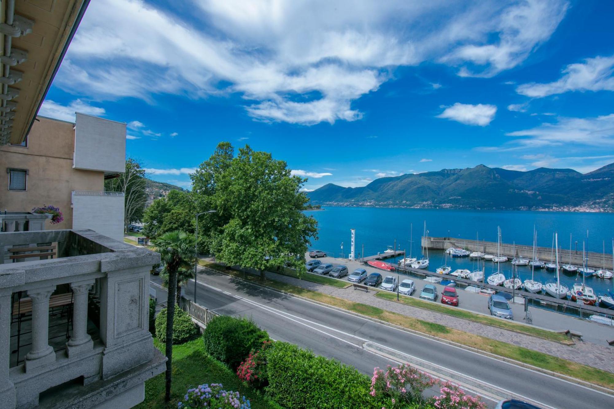Residenza Oleandro Lake View Luino Center - Happy Rentals エクステリア 写真