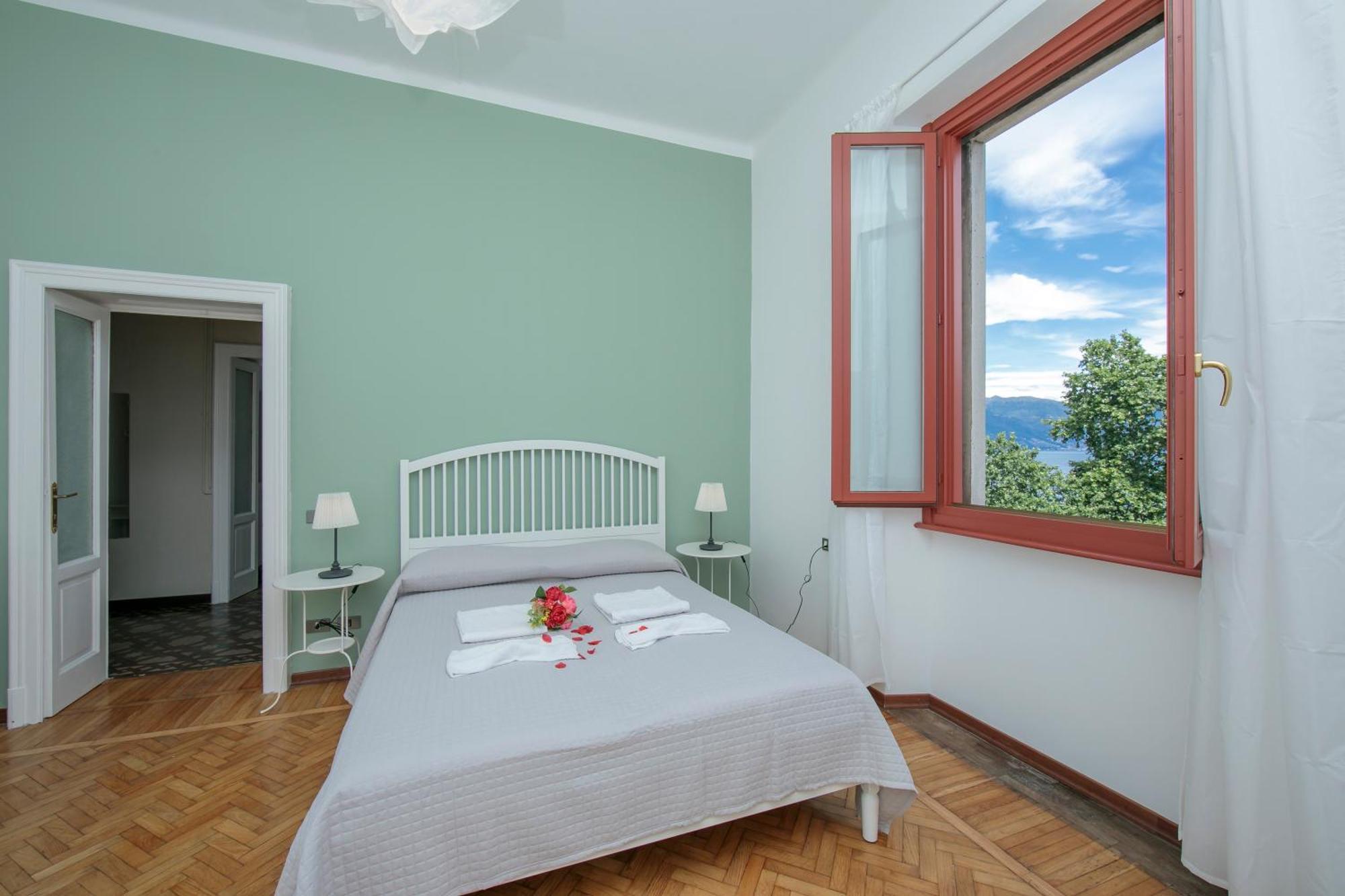 Residenza Oleandro Lake View Luino Center - Happy Rentals エクステリア 写真