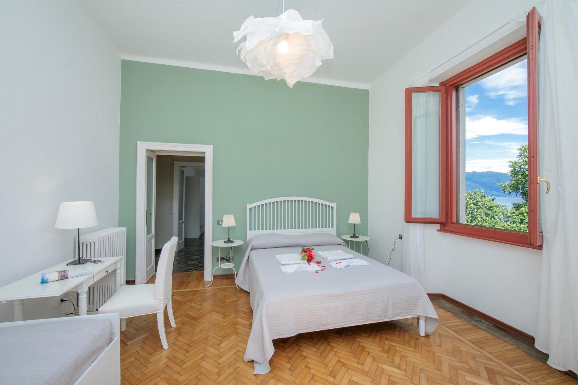 Residenza Oleandro Lake View Luino Center - Happy Rentals エクステリア 写真