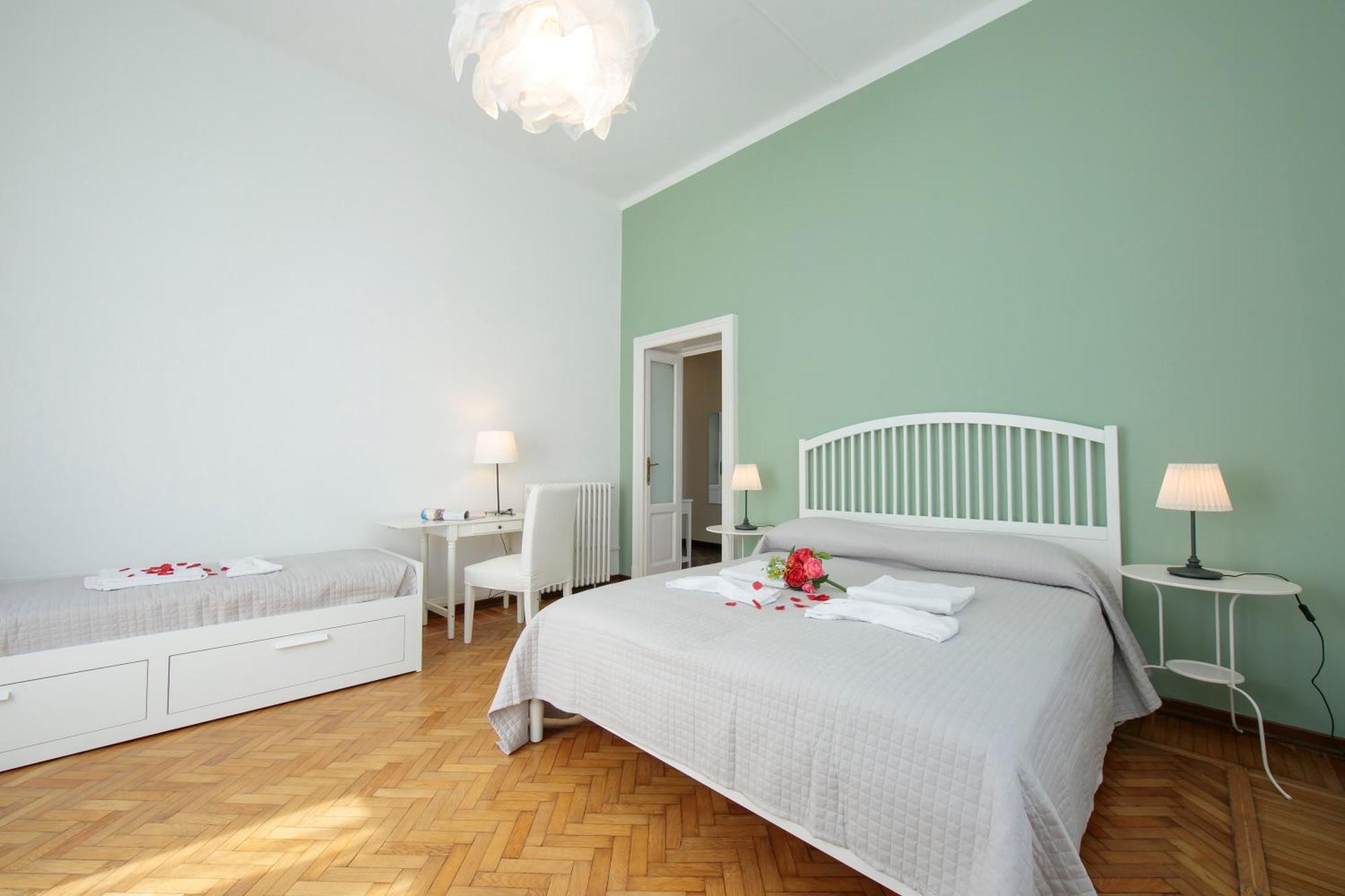 Residenza Oleandro Lake View Luino Center - Happy Rentals エクステリア 写真