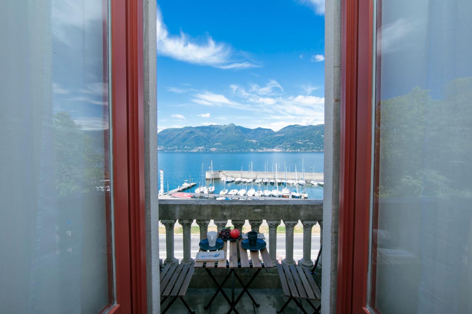 Residenza Oleandro Lake View Luino Center - Happy Rentals エクステリア 写真