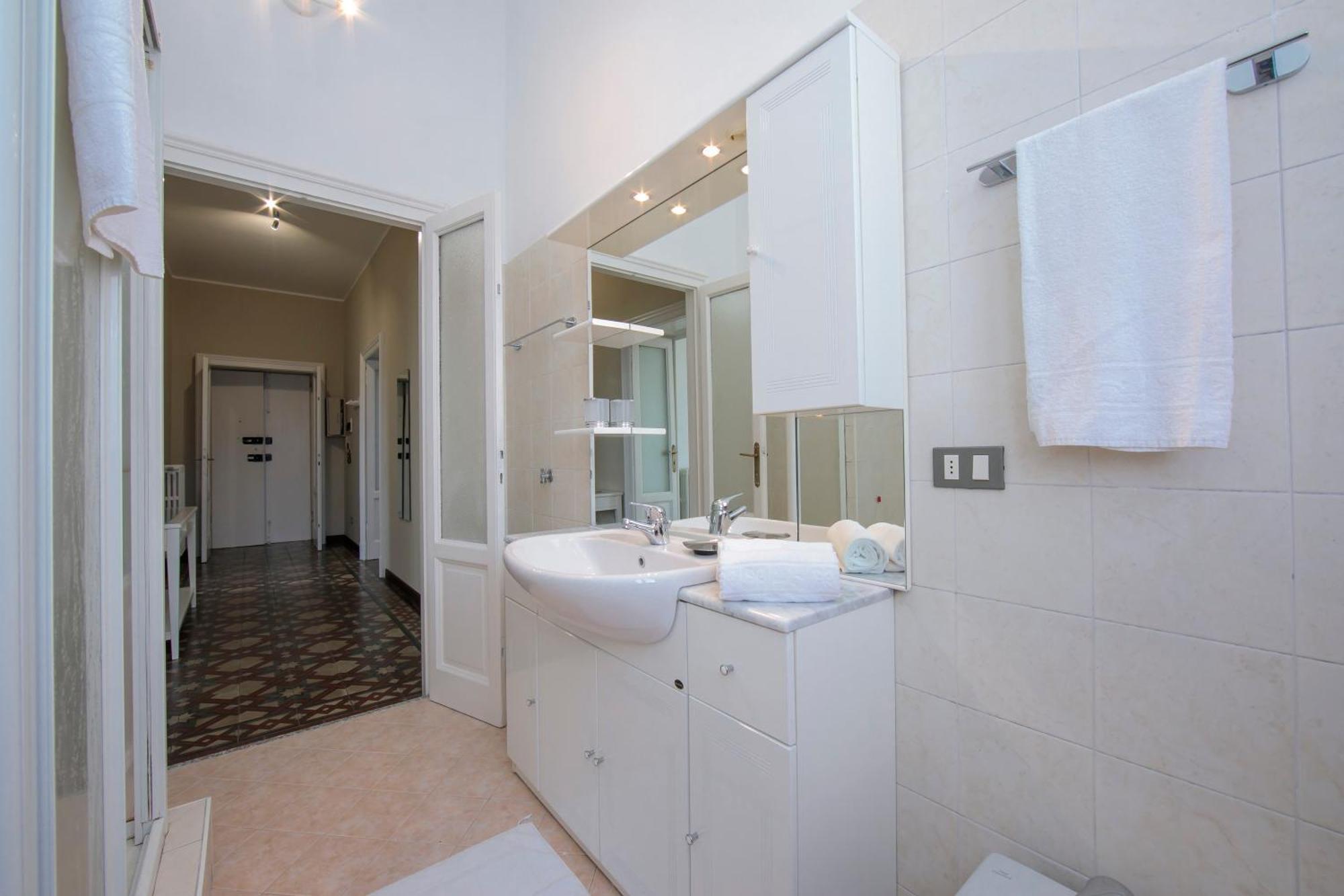 Residenza Oleandro Lake View Luino Center - Happy Rentals エクステリア 写真
