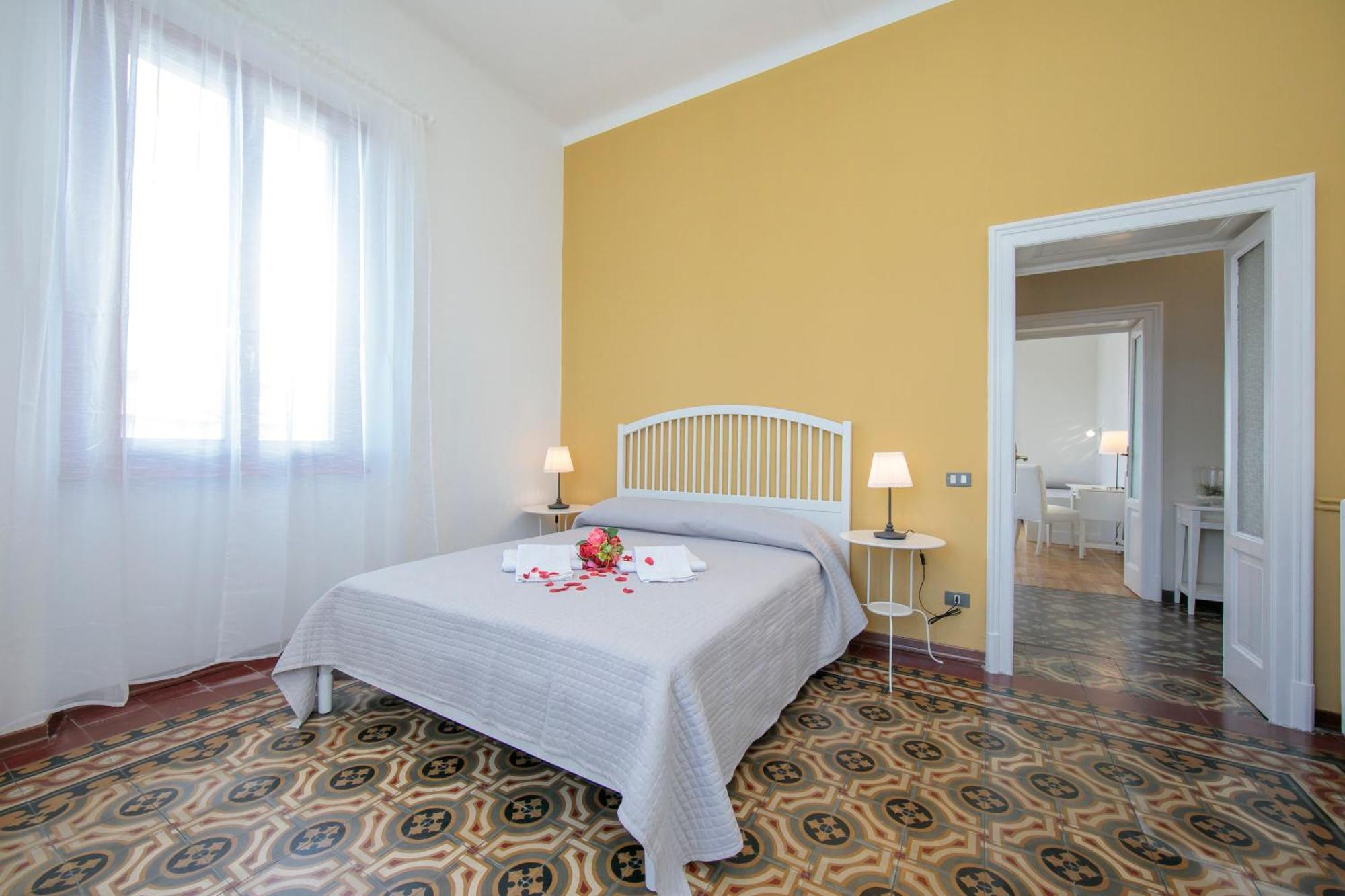 Residenza Oleandro Lake View Luino Center - Happy Rentals エクステリア 写真