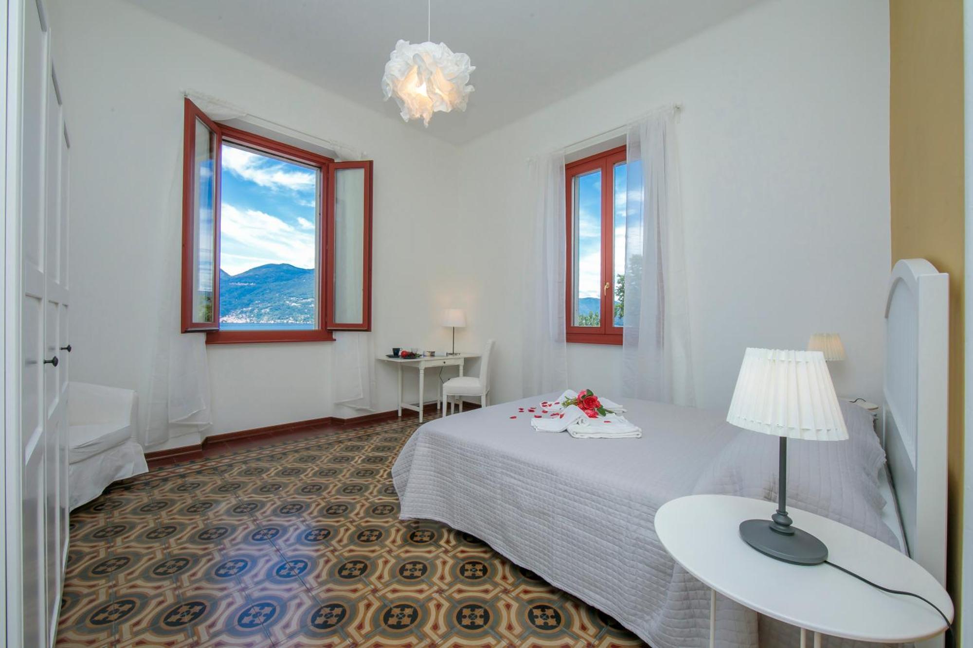Residenza Oleandro Lake View Luino Center - Happy Rentals エクステリア 写真