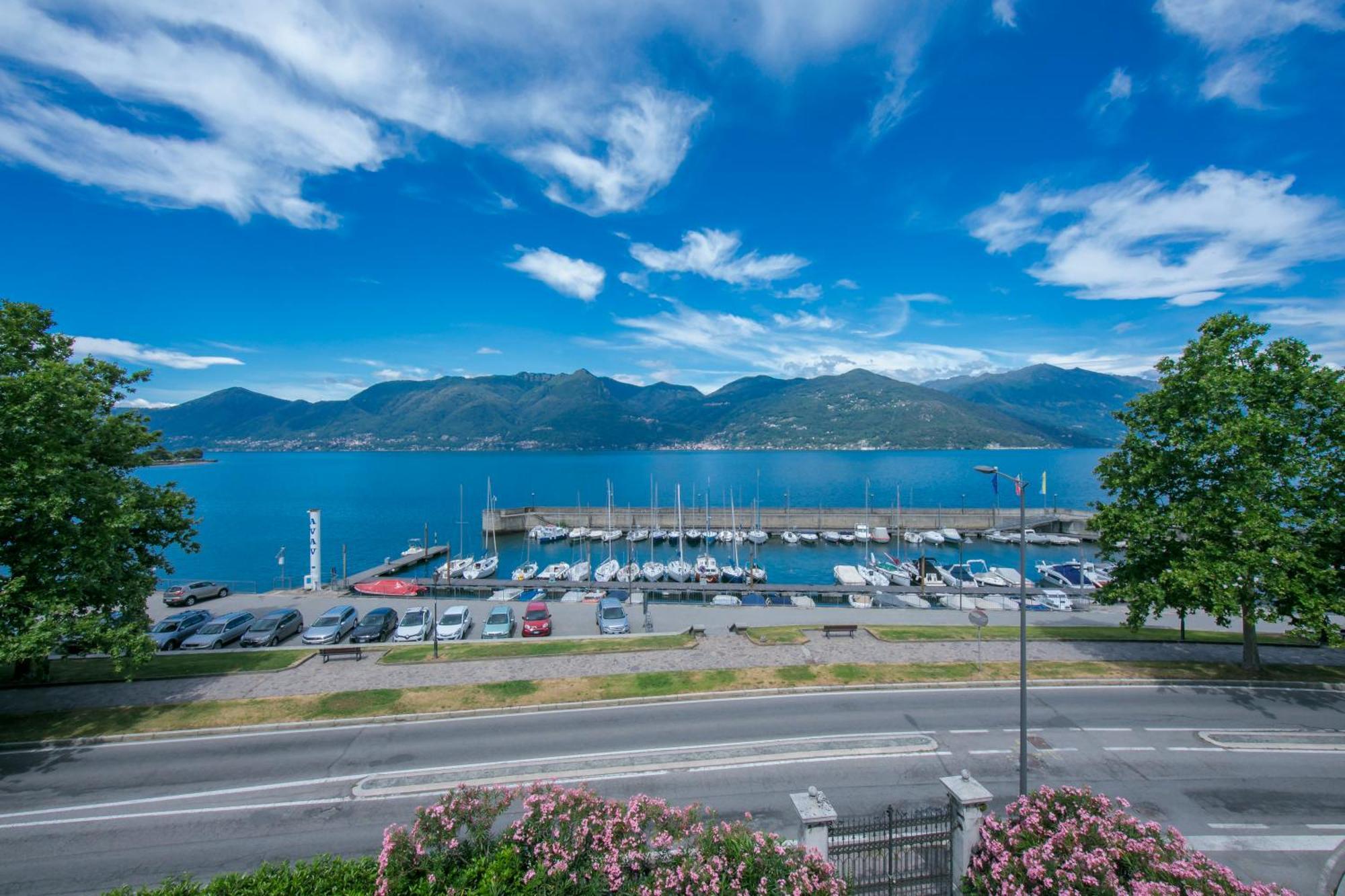 Residenza Oleandro Lake View Luino Center - Happy Rentals エクステリア 写真