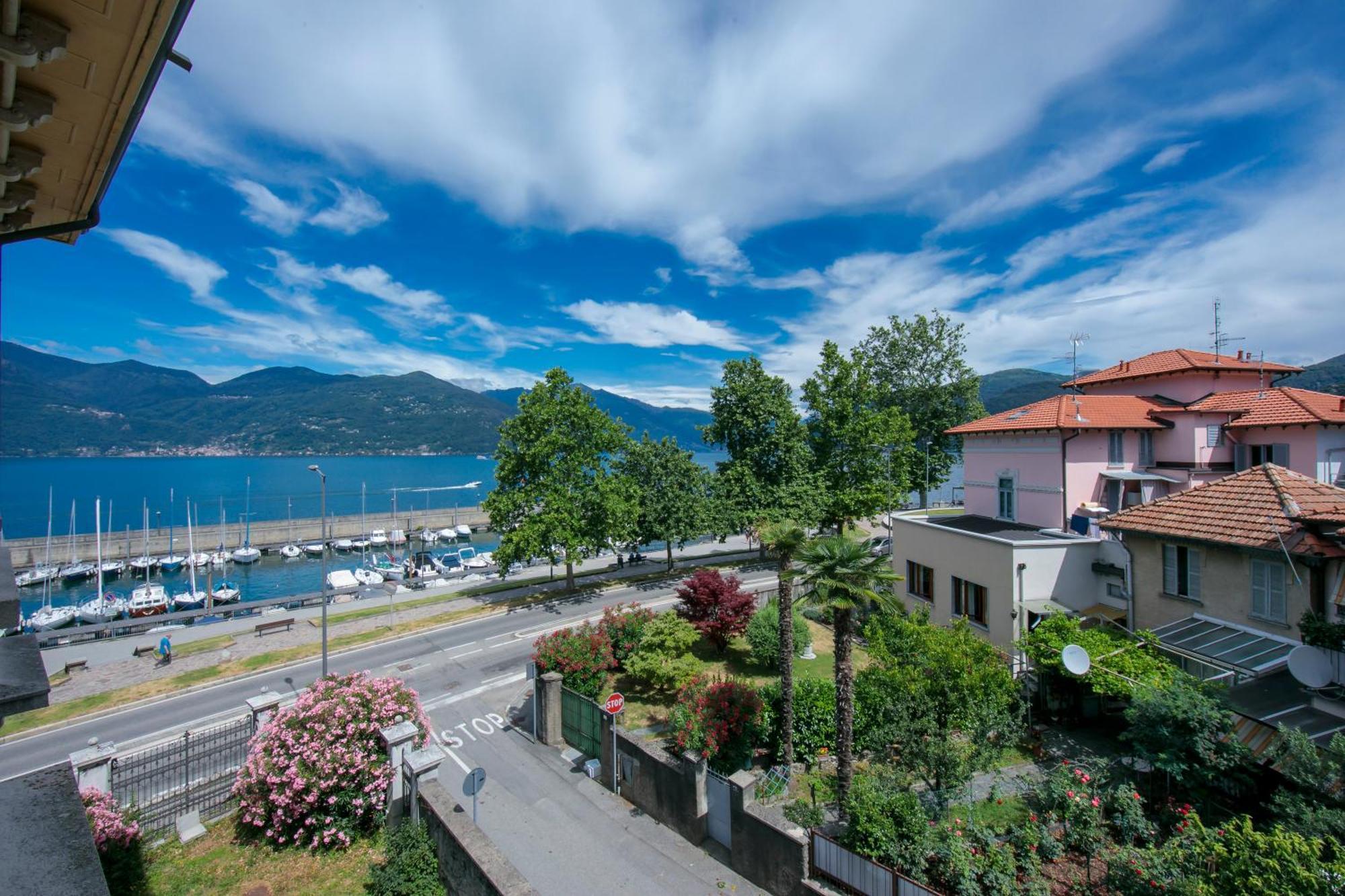Residenza Oleandro Lake View Luino Center - Happy Rentals エクステリア 写真