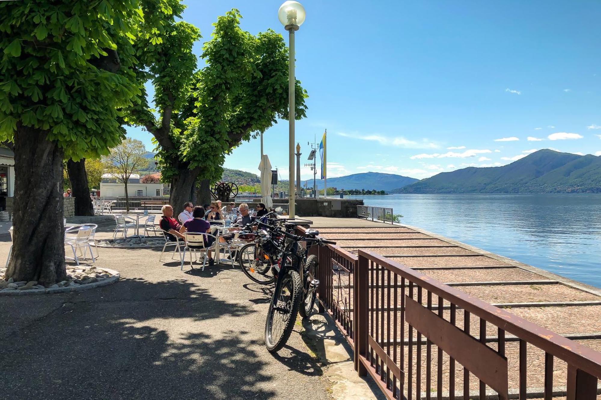 Residenza Oleandro Lake View Luino Center - Happy Rentals エクステリア 写真